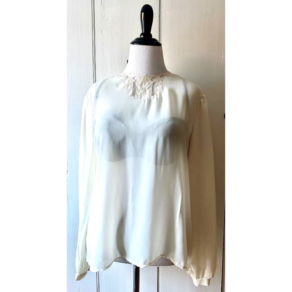 Vintage 80s blouse size 11/12 by Boltz cream color lace detail button back